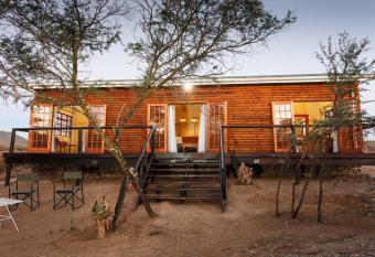 Chandelier Game Lodge has Balcony rooms