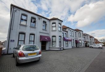 Citybest Hotel allows 18 year olds to book a room