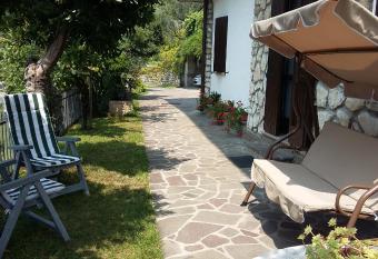 Il pozzo has Smoking rooms