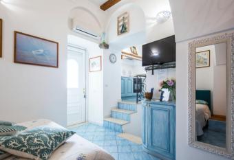 L ARCO DEI QUATTRO VENTI has Balcony rooms