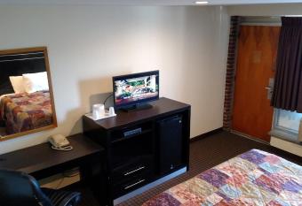 Gene's Motel has Smoking rooms