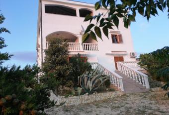 Apartments with a parking space Kustici, Pag - 6392 allows 18 year olds to book a room