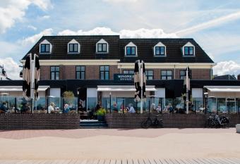 Restaurant & Hotel Monopole Harderwijk allows 18 year olds to book a room