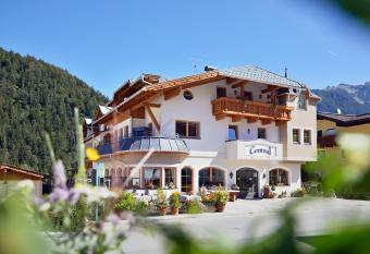 Hotel Central - das kleine Boutique Hotel am Achensee has Balcony rooms
