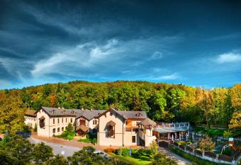 Hotel Bankov Ko  ice has rooms with a private hot tub