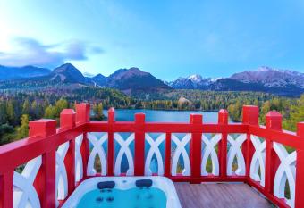 Grand Hotel Kempinski High Tatras has rooms with a private hot tub
