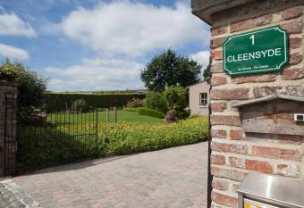 Cleensyde allows 18 year olds to book a room