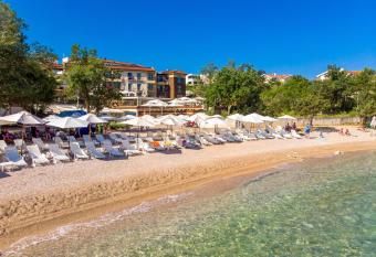 Blue Waves Resort has Balcony rooms