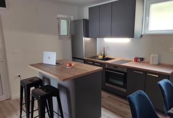 Apartment Varga has Smoking/Balcony rooms