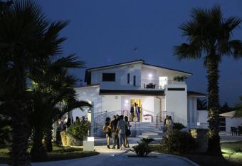 Tenuta I Giardini Del Salento has Balcony rooms