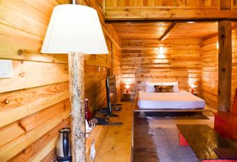 Suro Treehouse Resort has Balcony rooms