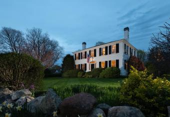 Candleberry Inn on Cape Cod has Balcony rooms