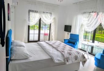 Sahra Butik Hotel has Balcony rooms