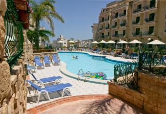 Porto Azzurro Aparthotel allows 18 year olds to book a room