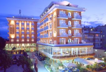 El Cid Campeador has rooms with a private hot tub