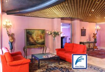 Hotel Ariane allows 18 year olds to book a room