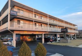 Escape Inn Hershey has Balcony rooms