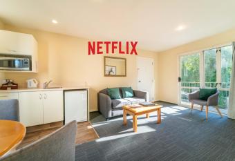 City Centre Motel allows 18 year olds to book a room