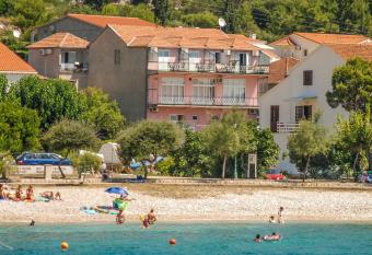 Lulak Studio Apartments has Balcony rooms