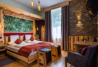 Kaiserhof allows 18 year olds to book a room