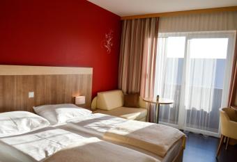 Das R  merhof allows 18 year olds to book a room