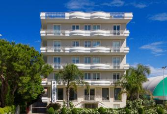 Olympus Resort has Balcony rooms