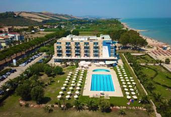 Roses Hotel has Balcony rooms
