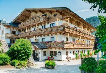 Hotel Sch  rhof has Balcony rooms