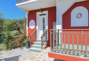 Villa Kanonia Gerakas has Balcony rooms
