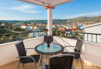 Villa Nada has Balcony rooms