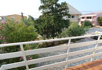Apartmani Aron has Balcony rooms