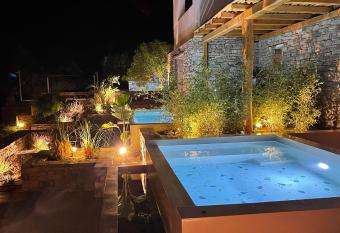 Gianemma Luxury Apartments has Balcony rooms