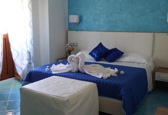 Le Perle d Italia has Balcony rooms