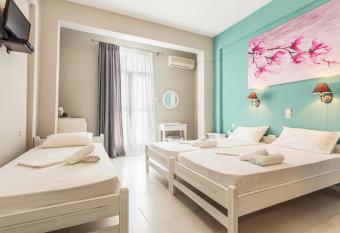 Protopapas Rooms has Balcony rooms