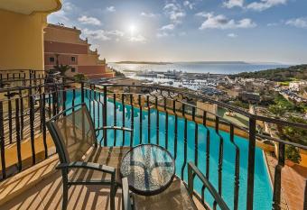 Grand Hotel Gozo has Balcony rooms