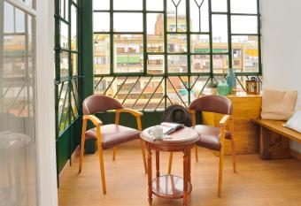 Hostal Girona has Balcony rooms