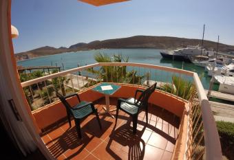 Club Cantamar Beach Hotel & Marina allows 18 year olds to book a room