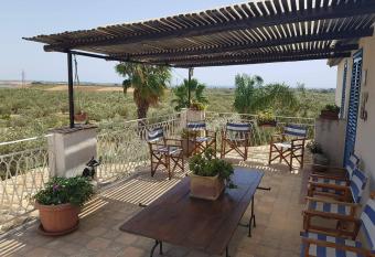 Agriturismo Case Sgaraglino has Balcony rooms