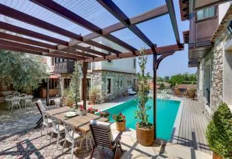 ENA Serenity Boutique Hotel allows 18 year olds to book a room