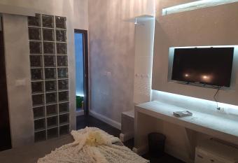 Glamour Spanish Steps allows 18 year olds to book a room