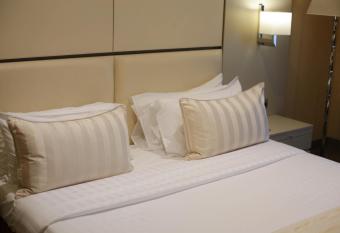 Port Palace allows 18 year olds to book a room