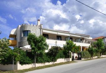 Dolphins Apartments & Rooms has Balcony rooms