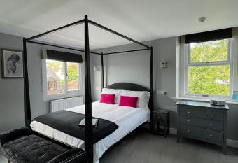 Gordons allows 18 year olds to book a room