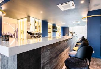 Appart City Collection Gen  ve A  roport - Ferney Voltaire allows 18 year olds to book a room