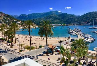 Hotel Miramar has Balcony rooms