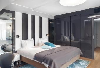 Hotel Almond Business & SPA allows 18 year olds to book a room