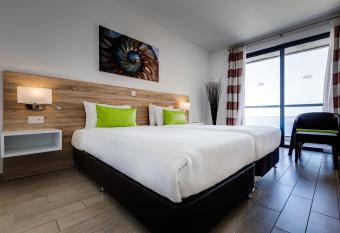 AX ODYCY Hotel has rooms with a private hot tub