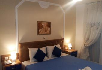 Pantheon Deluxe Apartments has Balcony rooms