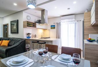 Pebbles, apartment 1 has Balcony rooms