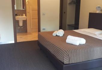 Hotel Firenze allows 18 year olds to book a room